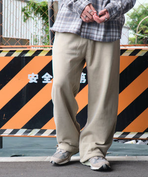 ベージュソノタ モデル：180cm L着用