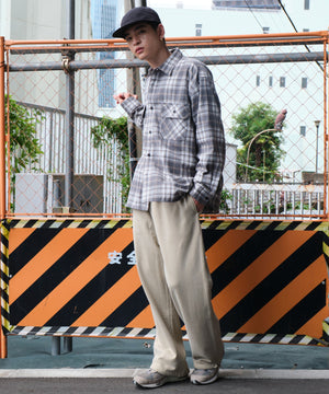 ベージュソノタ モデル：180cm L着用