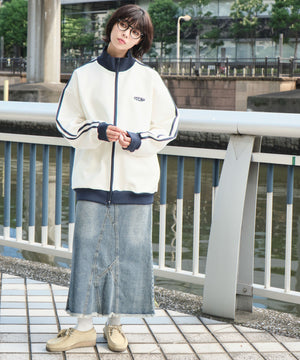 オフホワイト モデル：160cm L着用