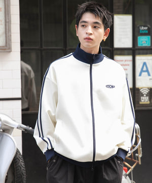 オフホワイト モデル：180cm L着用