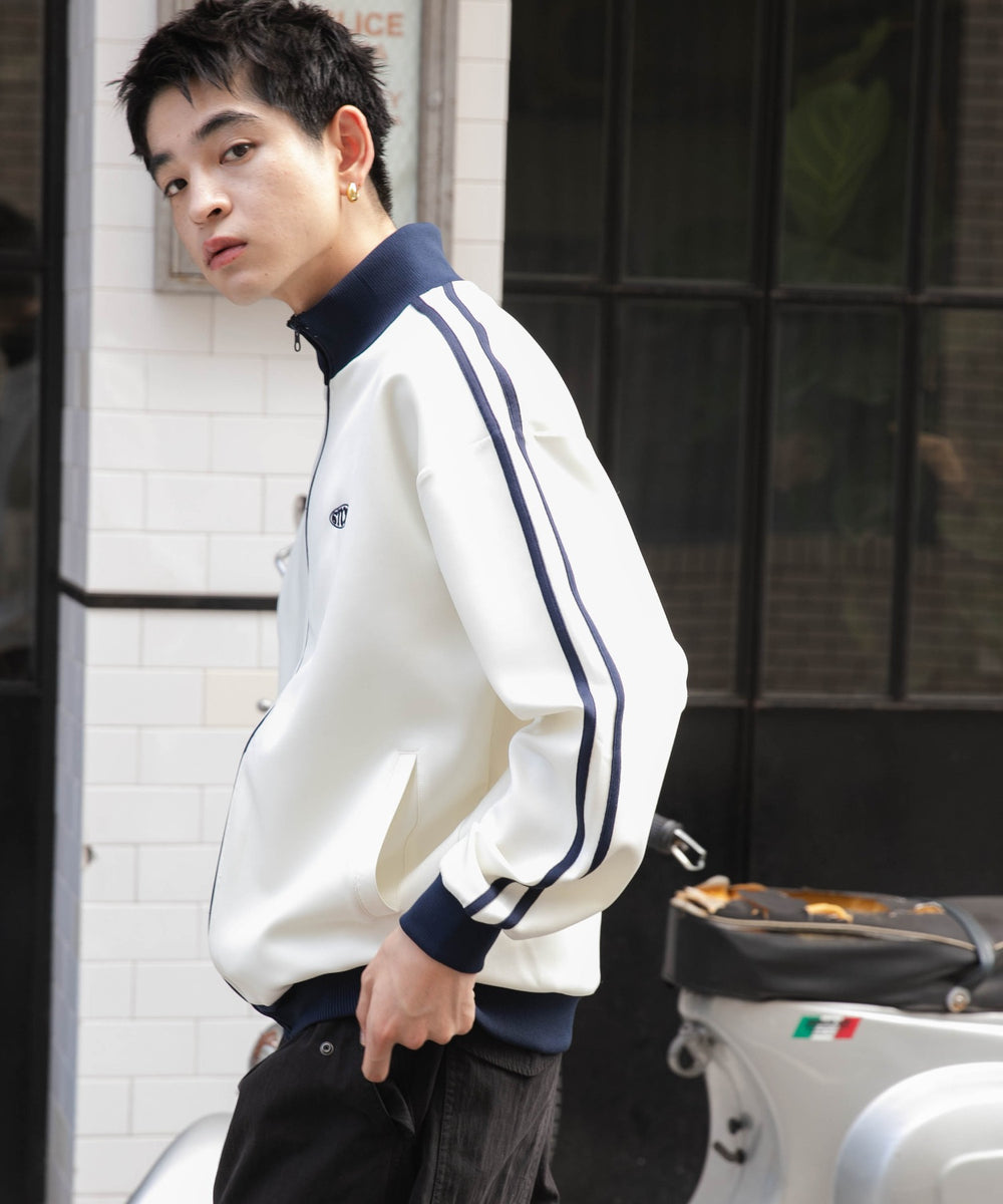 オフホワイト モデル：180cm L着用