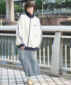 オフホワイト モデル：160cm L着用