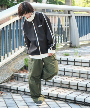 ブラック モデル：160cm L着用