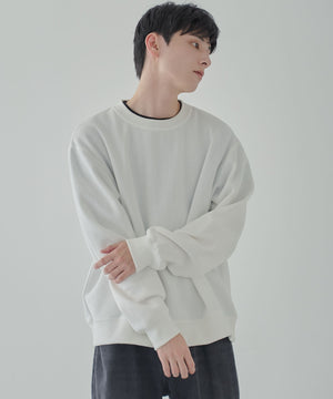 ホワイト 　モデル:177cm L着用