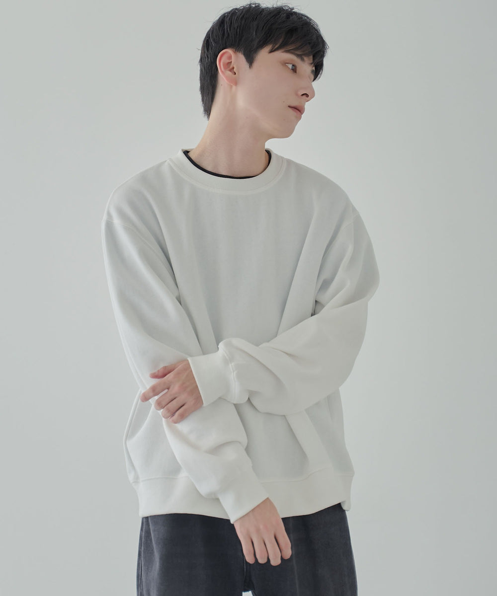 ホワイト 　モデル:177cm L着用