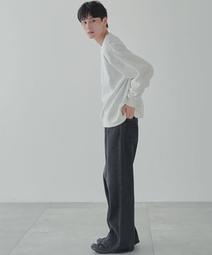 ホワイト 　モデル:177cm L着用