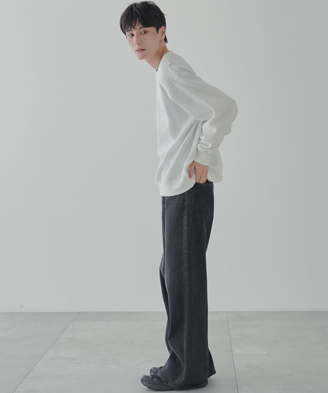 ホワイト 　モデル:177cm L着用