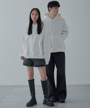 ホワイト 　モデル:177cm L着用