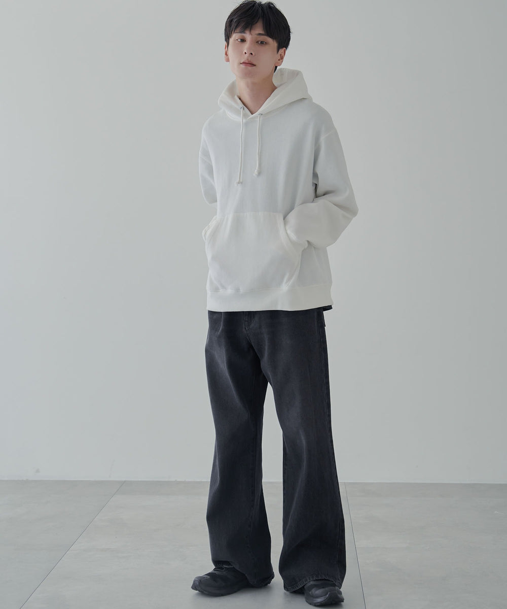 ホワイト 　モデル:177cm L着用