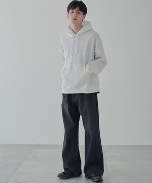 ホワイト 　モデル:177cm L着用