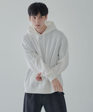 ホワイト 　モデル:177cm L着用