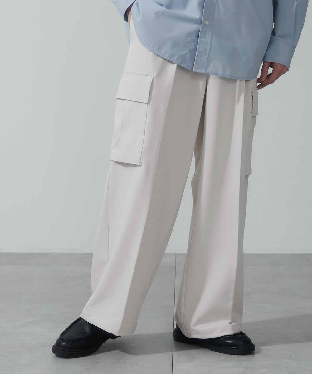 Lベージュ モデル：180cm L着用