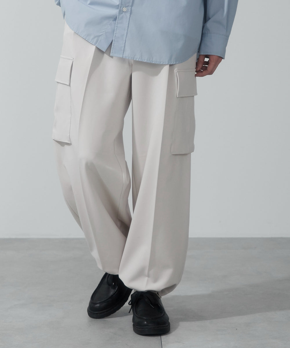 Lベージュ モデル：180cm L着用