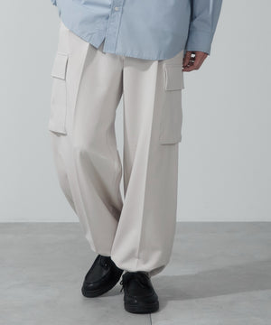 Lベージュ モデル：180cm L着用