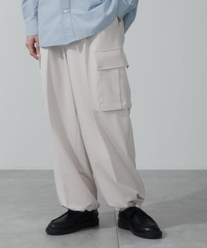 Lベージュ モデル：180cm L着用