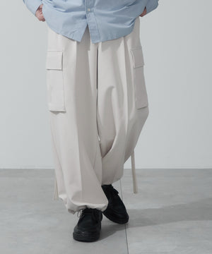 Lベージュ モデル：180cm L着用