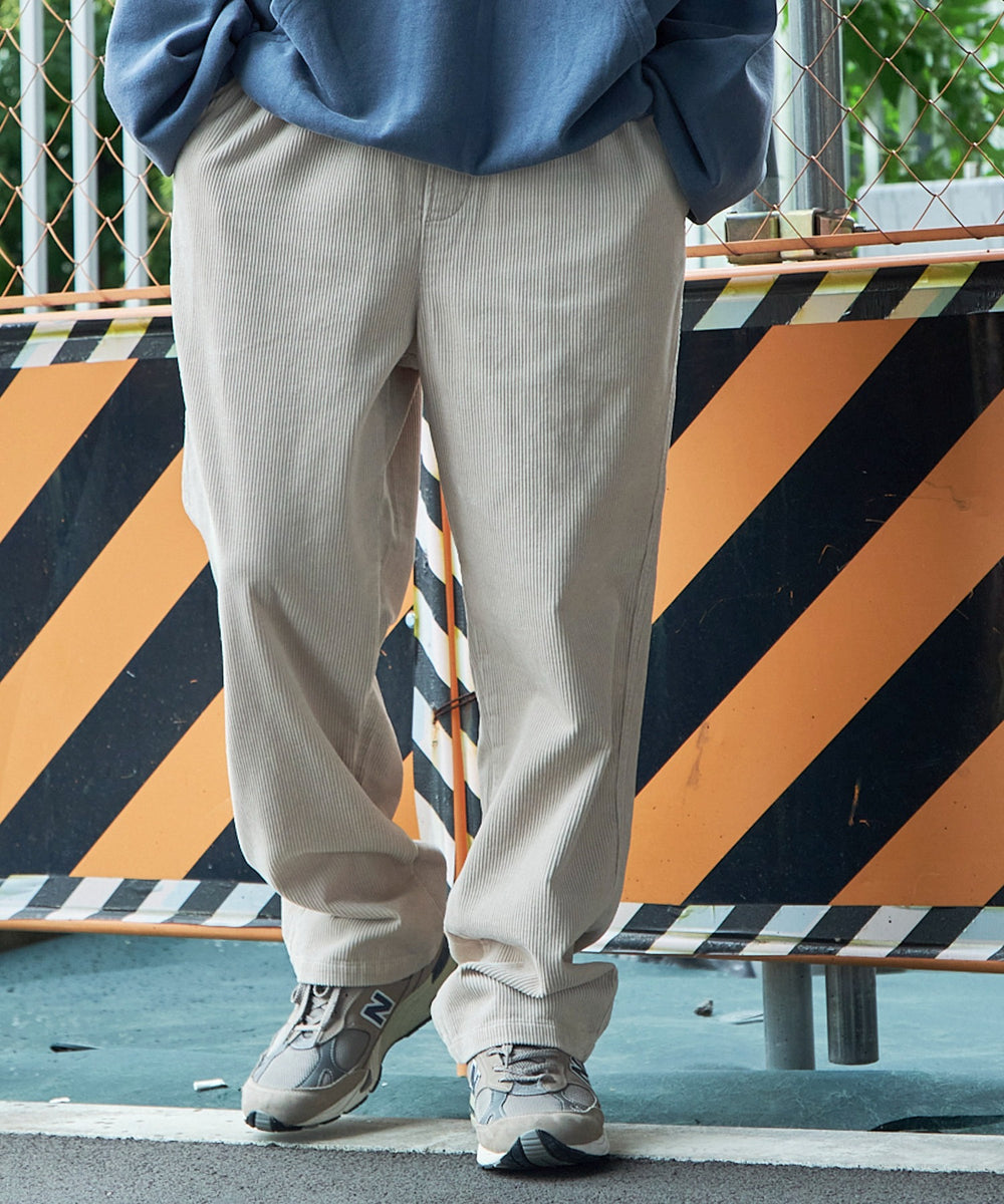 ホワイトアイボリー モデル：180cm L着用