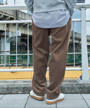 ベージュ モデル：180cm L着用