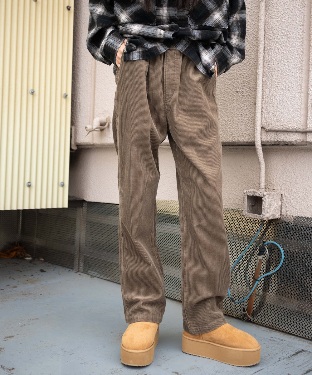 ベージュ モデル：161cm S着用