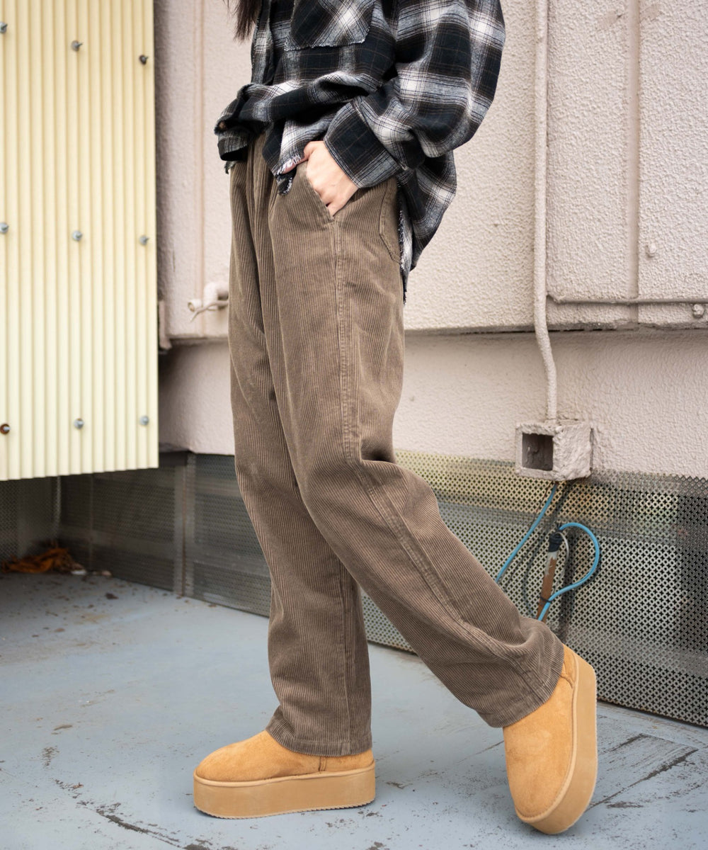 ベージュ モデル：161cm S着用