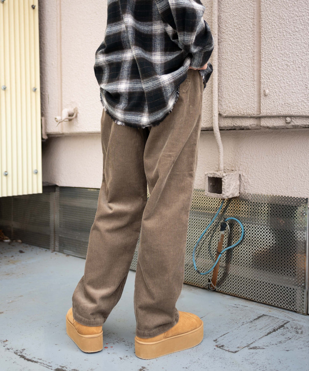 ベージュ モデル：161cm S着用