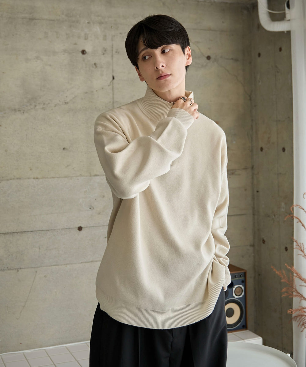 ホワイト　モデル：177㎝　L着用