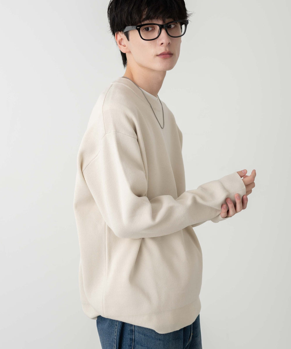 ホワイト 　モデル:177cm L着用