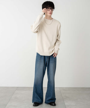 ホワイト 　モデル:177cm L着用