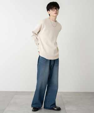 ホワイト 　モデル:177cm L着用