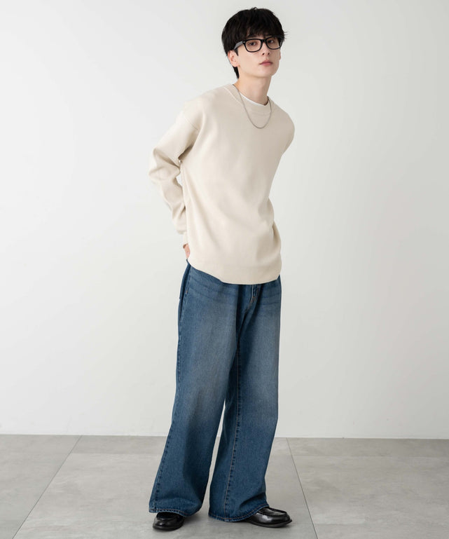 ホワイト 　モデル:177cm L着用