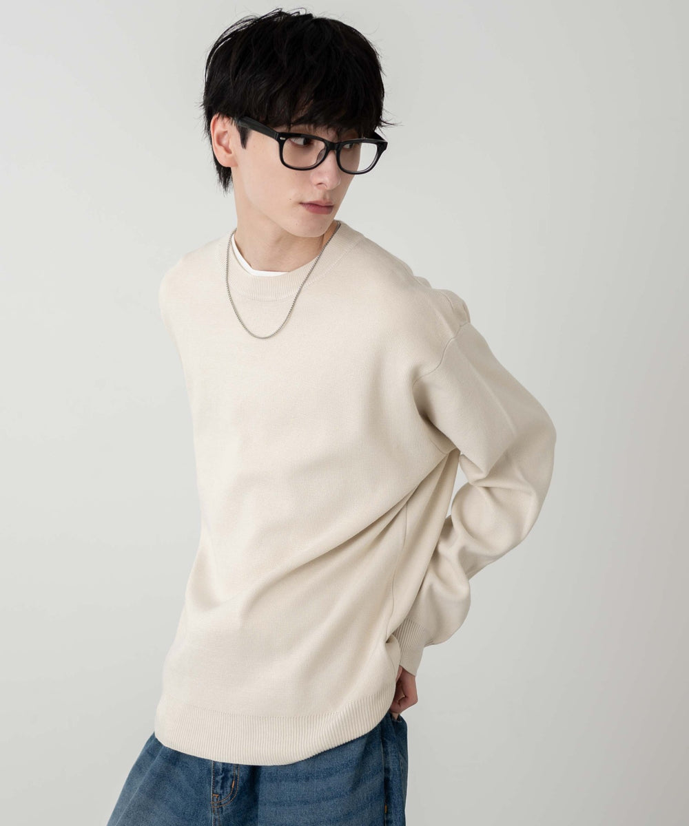 ホワイト 　モデル:177cm L着用