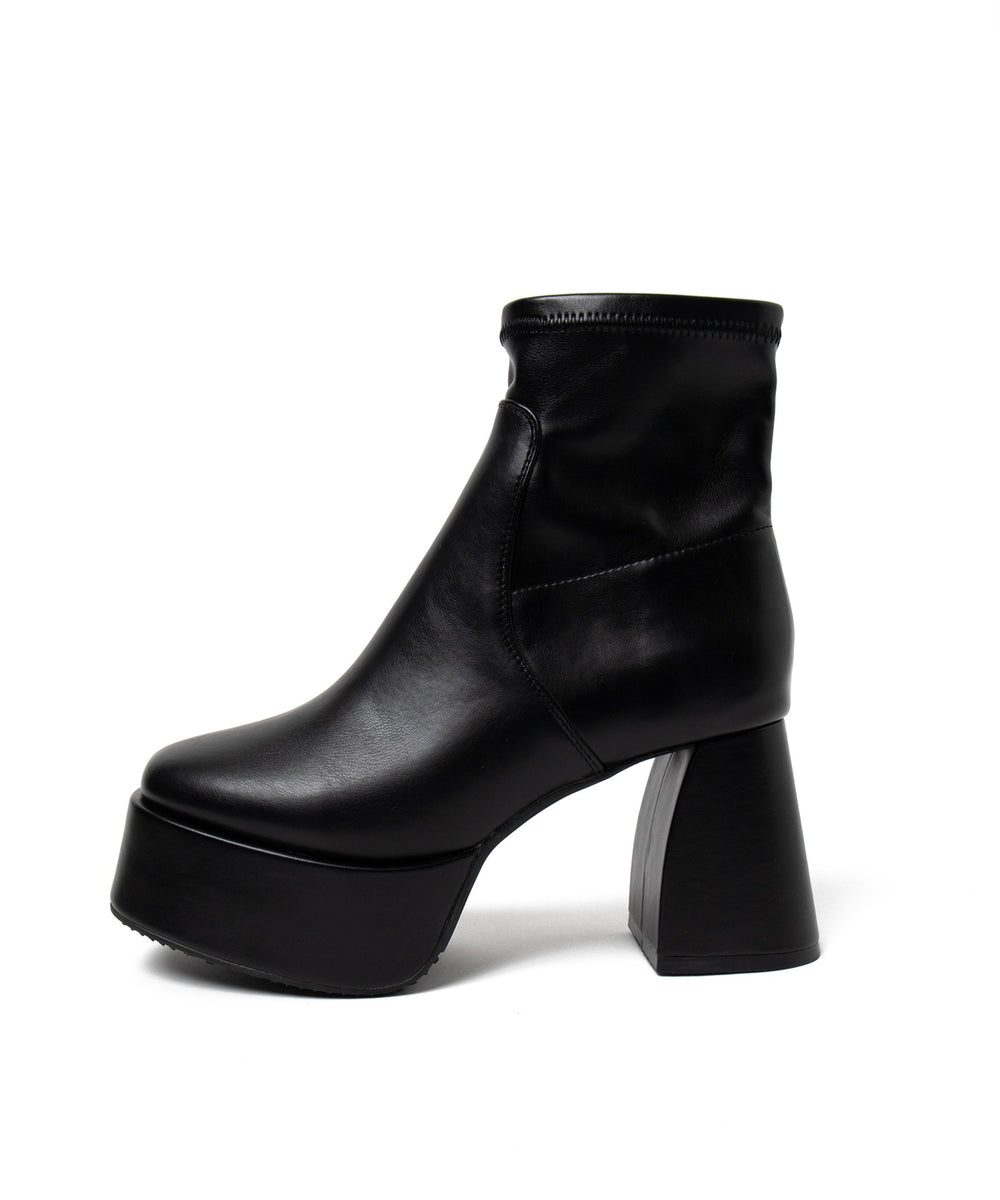 ストーム付きワイドヒールショートブーツ