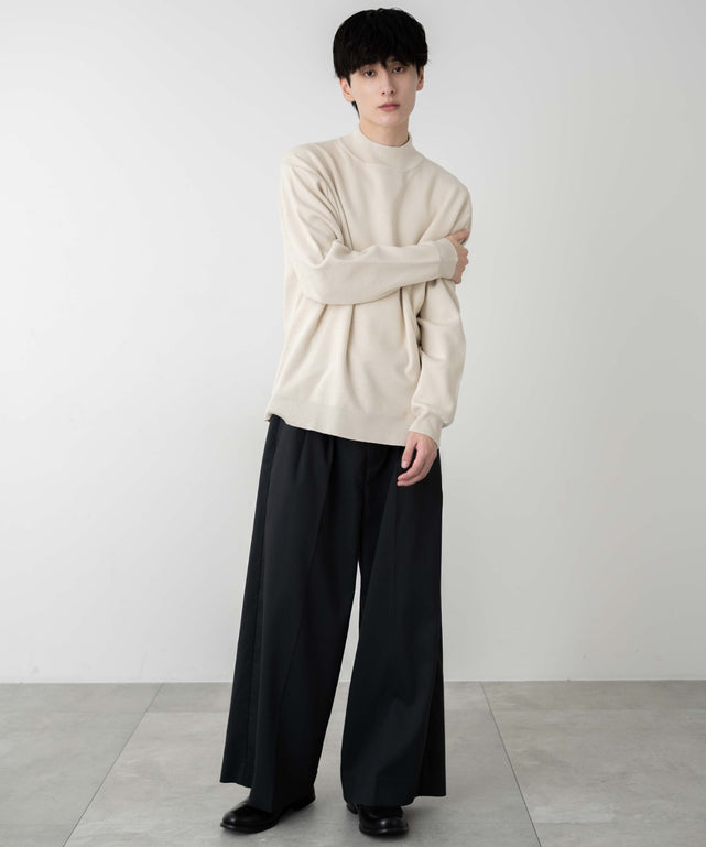 ホワイト  モデル:177cm L着用