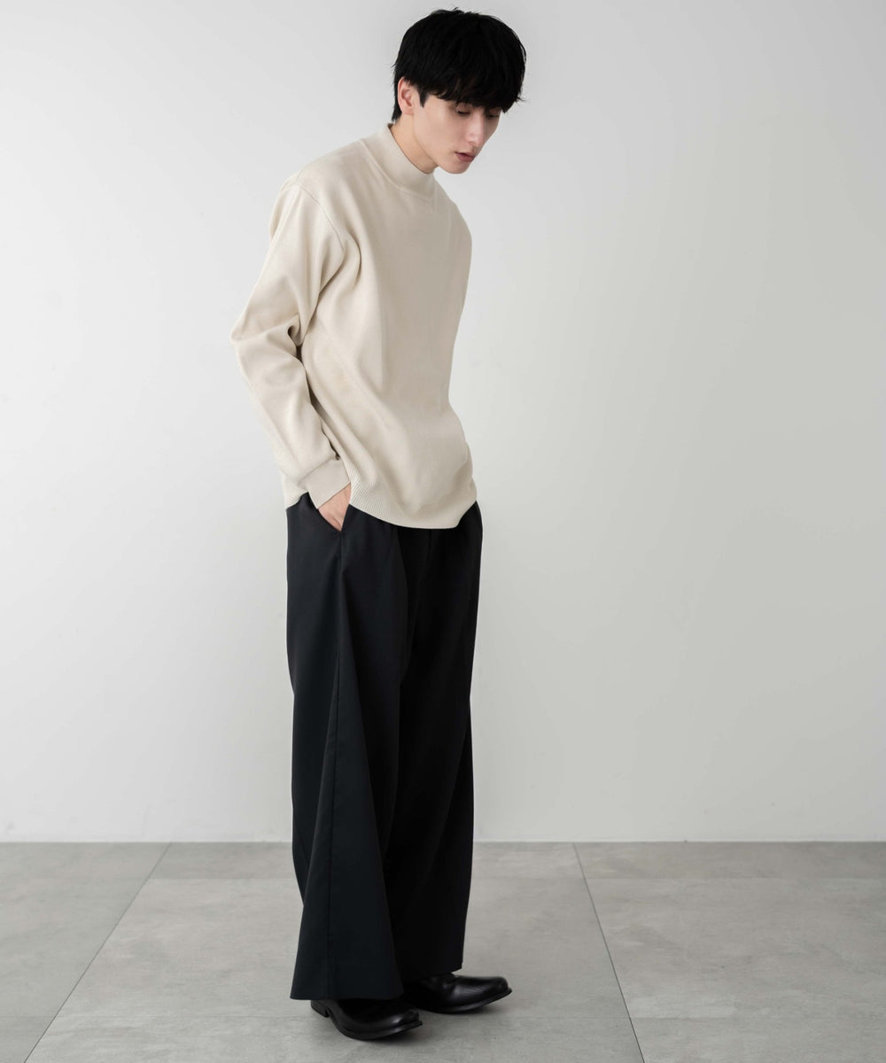 ホワイト  モデル:177cm L着用