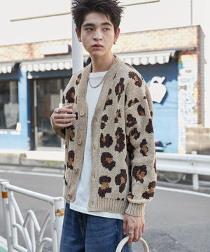 ベージュ　モデル:180cm L着用