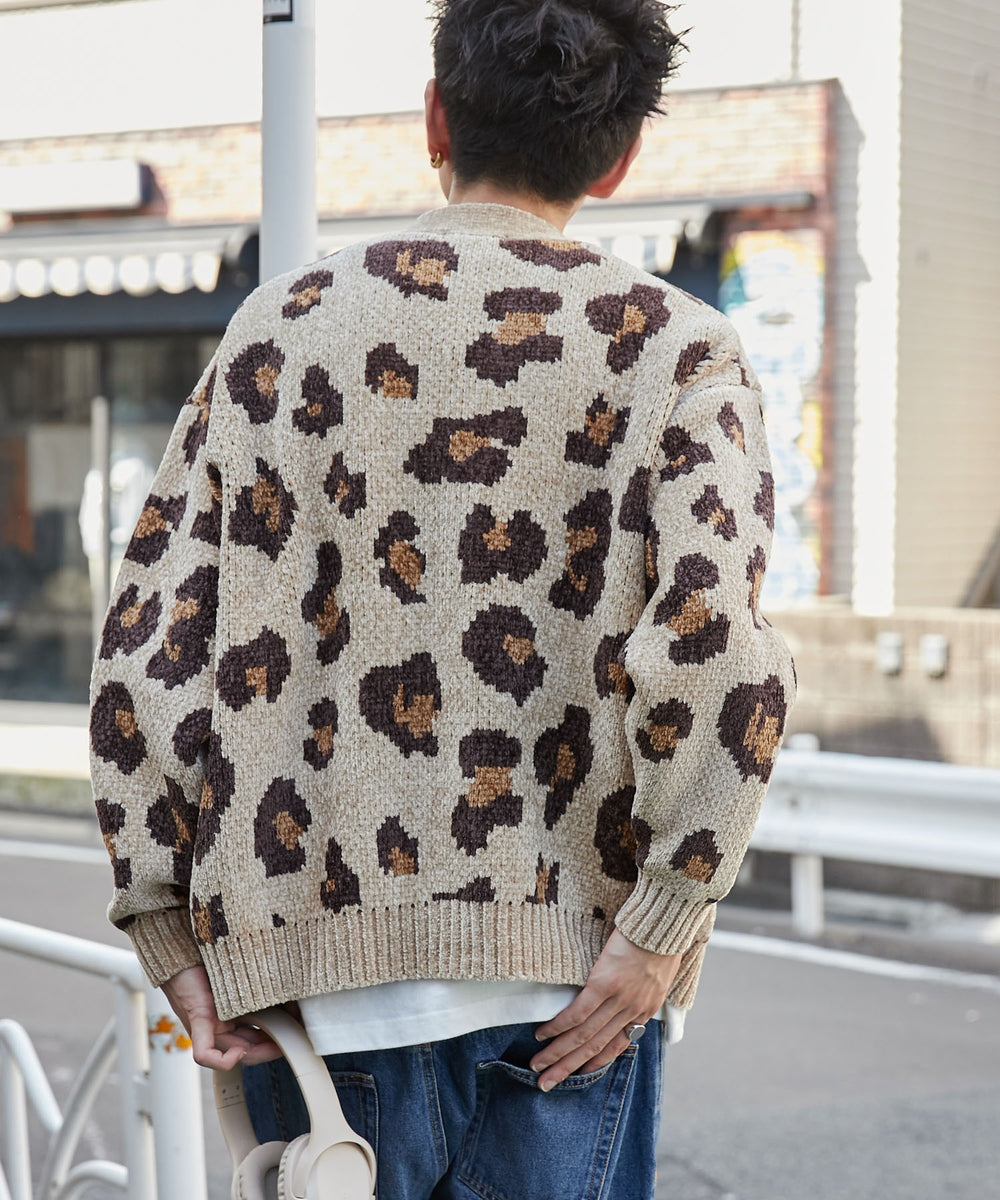 ベージュ　モデル:180cm L着用