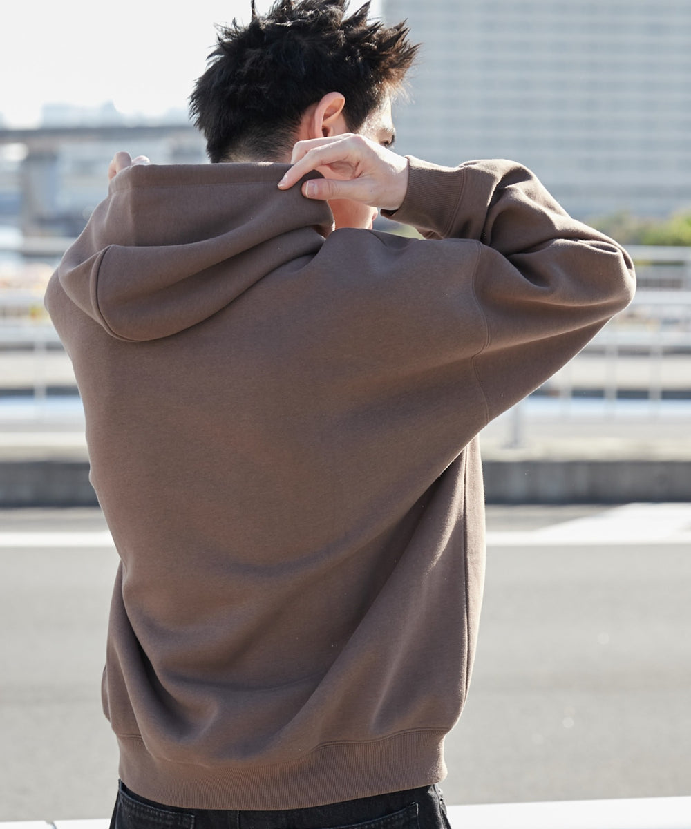 ブラウン モデル：180cm L着用