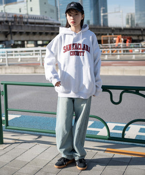 アッシュグレー　モデル:161cm L着用