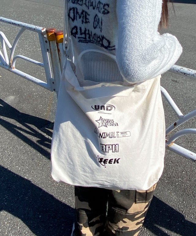 柄9（５連ロゴ／キナリ）