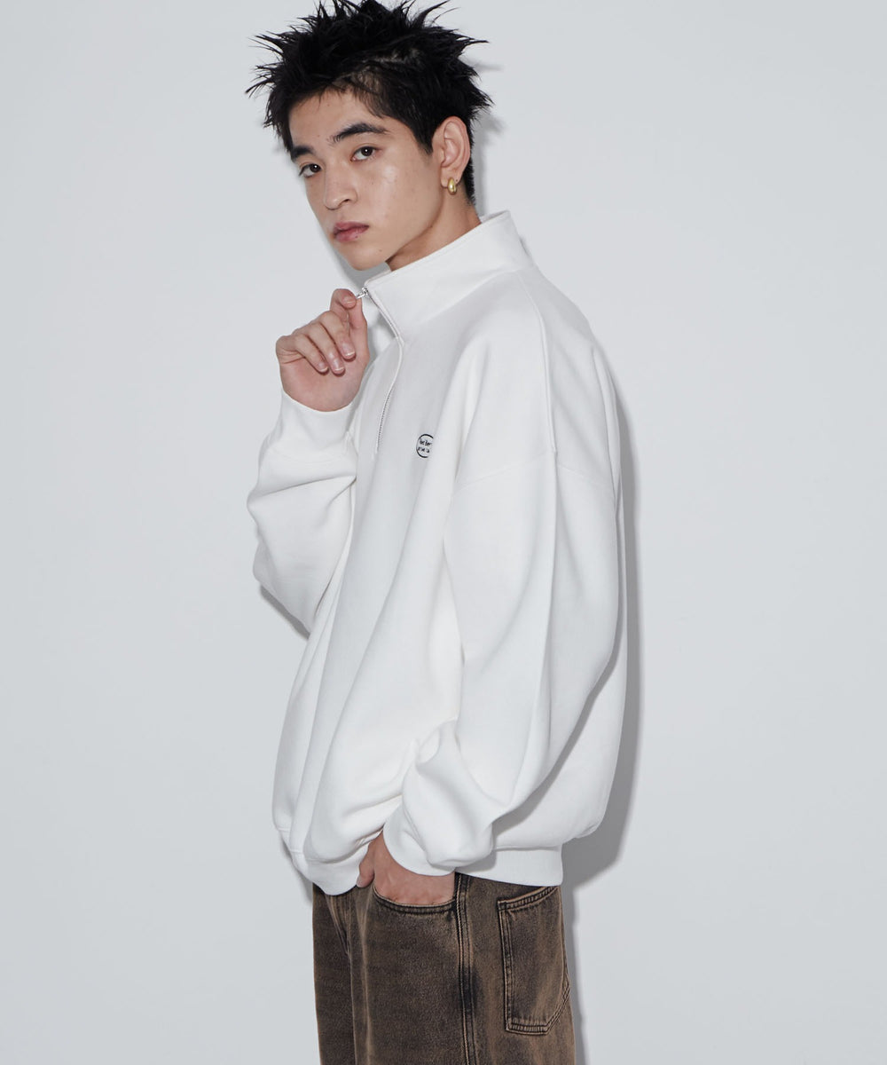 ホワイト 　モデル:180cm L着用