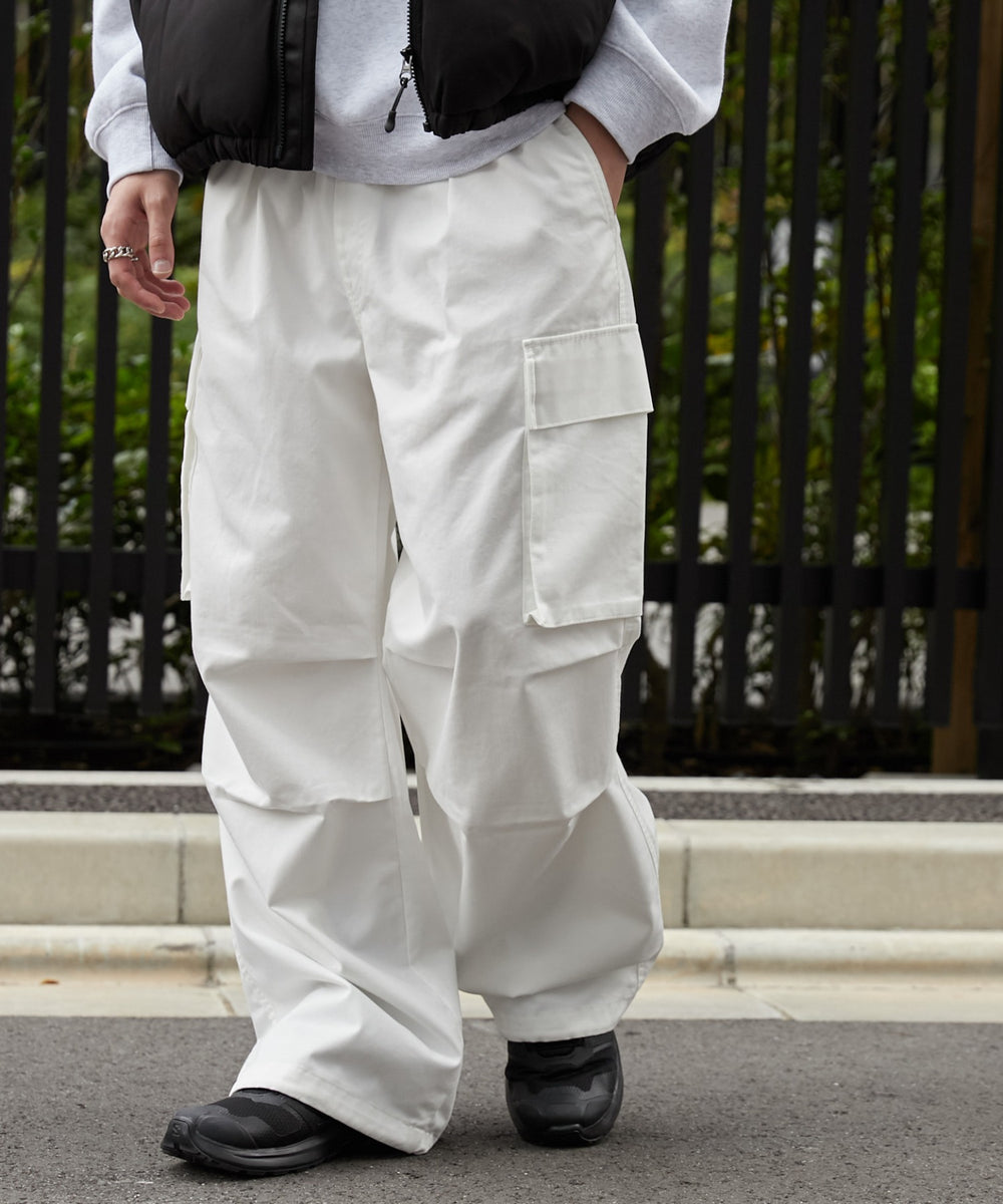 ホワイト モデル：180cm L着用