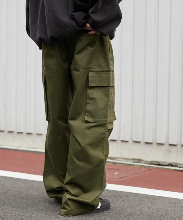 カーキ モデル：180cm L着用