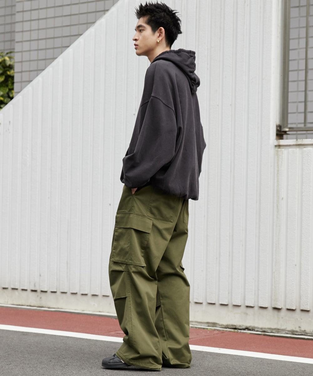 カーキ モデル：180cm L着用