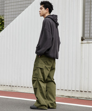 カーキ モデル：180cm L着用