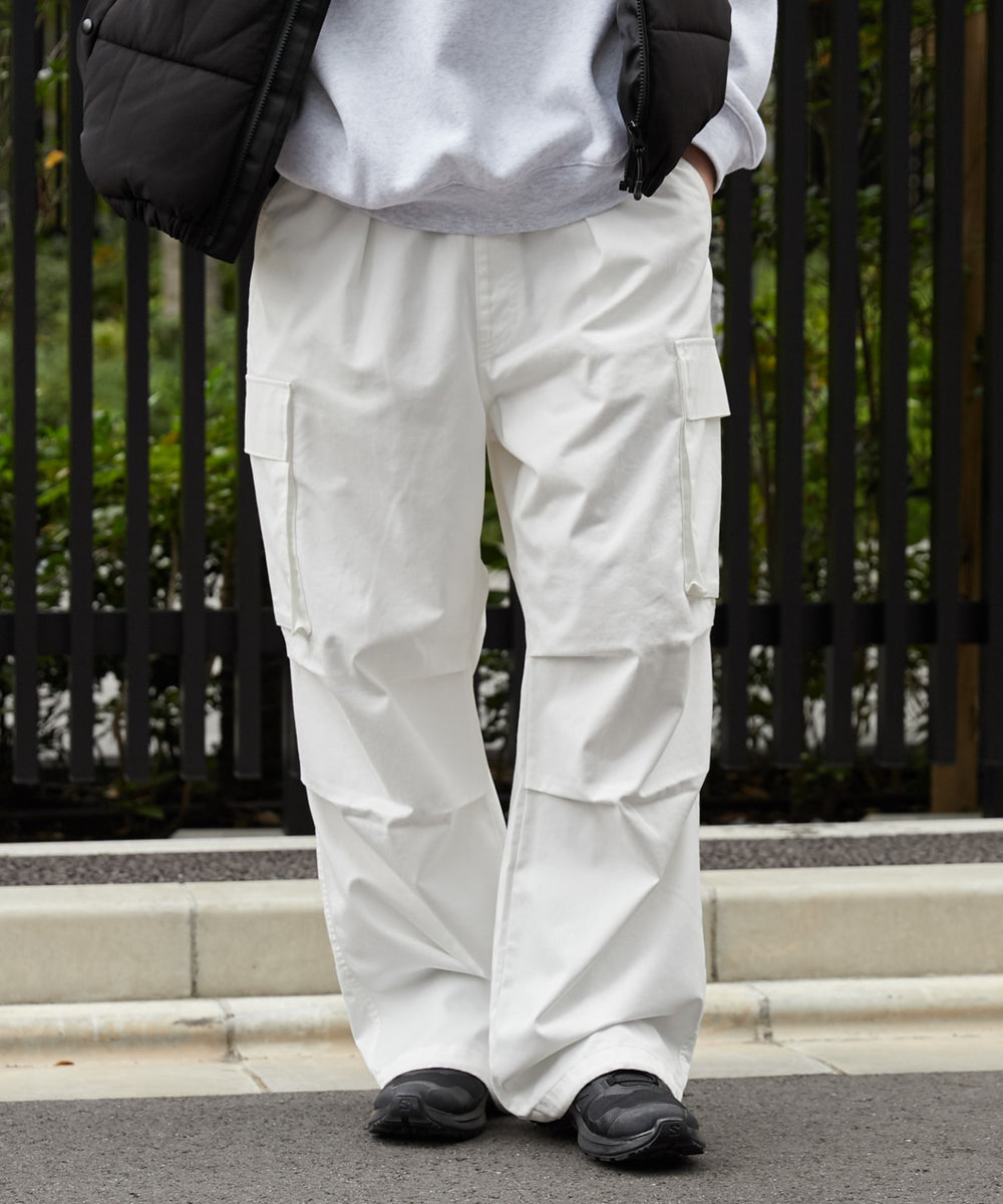 ホワイト モデル：180cm L着用