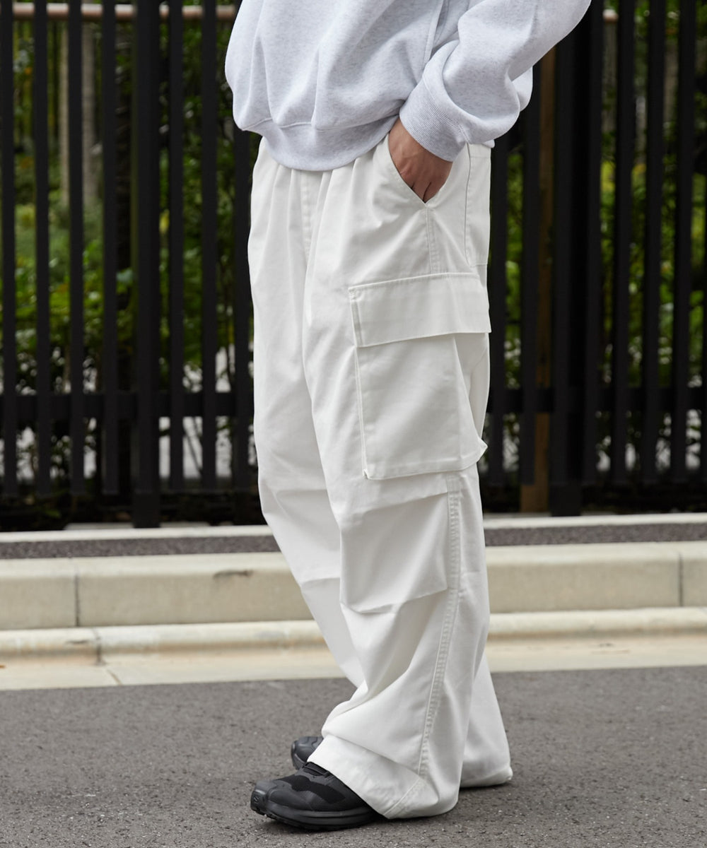 ホワイト モデル：180cm L着用