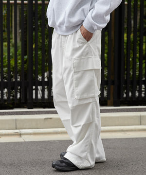 ホワイト モデル：180cm L着用