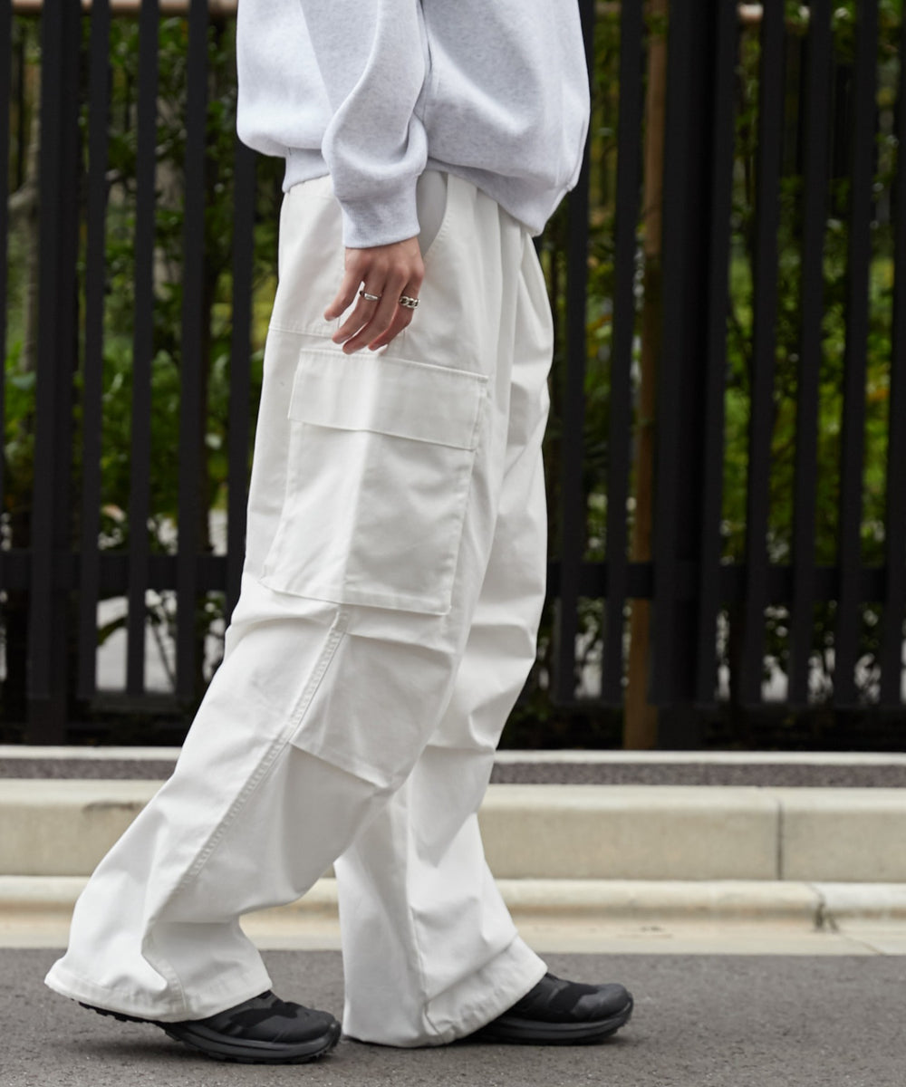 ホワイト モデル：180cm L着用