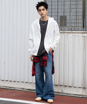 ホワイト モデル：180cm L着用