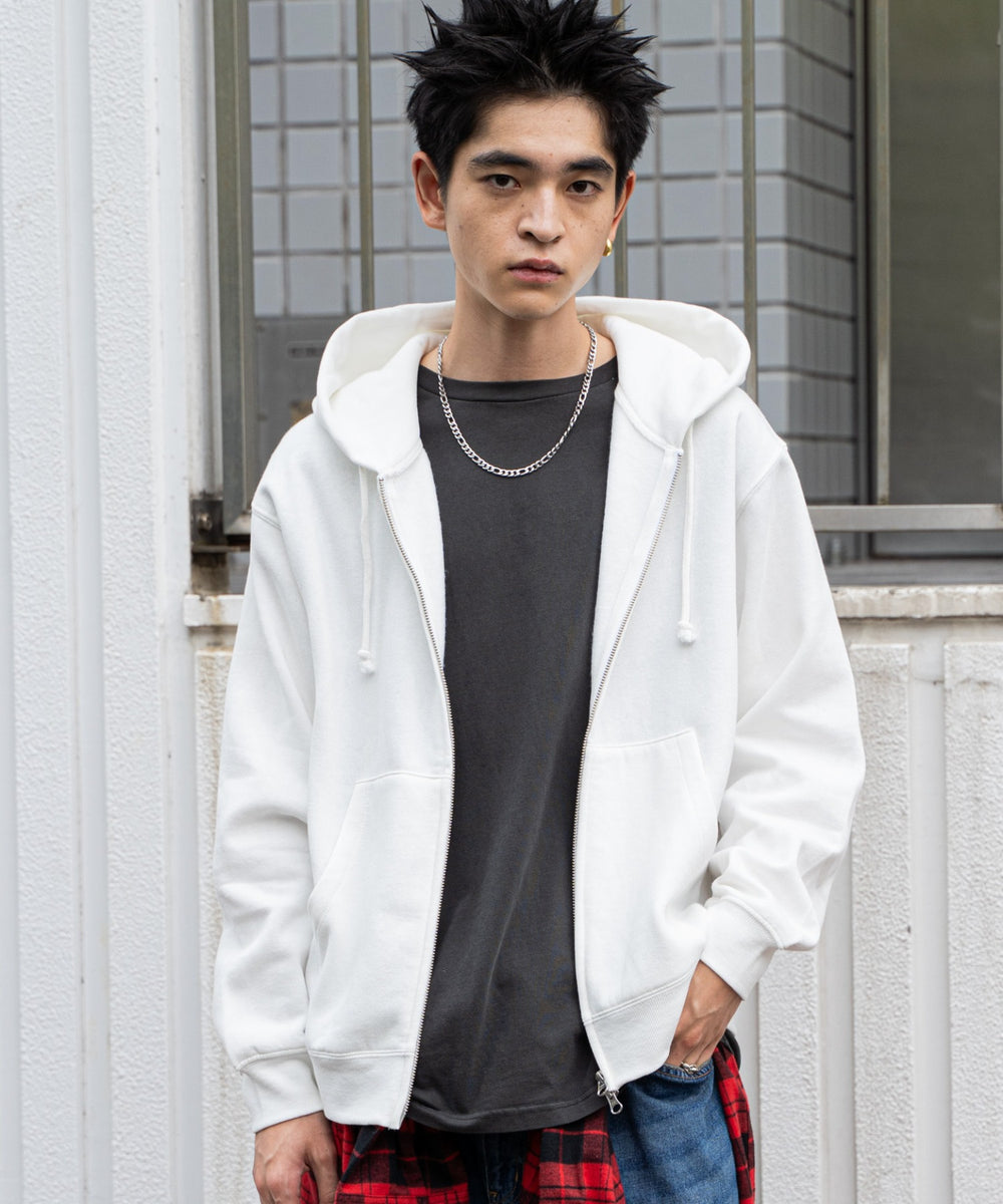 ホワイト モデル：180cm L着用